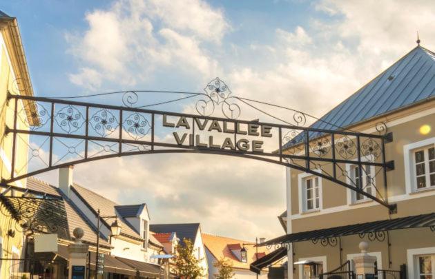 Magic Studio - Disneyland Paris Shopping Village 9 Minutes シェシー エクステリア 写真